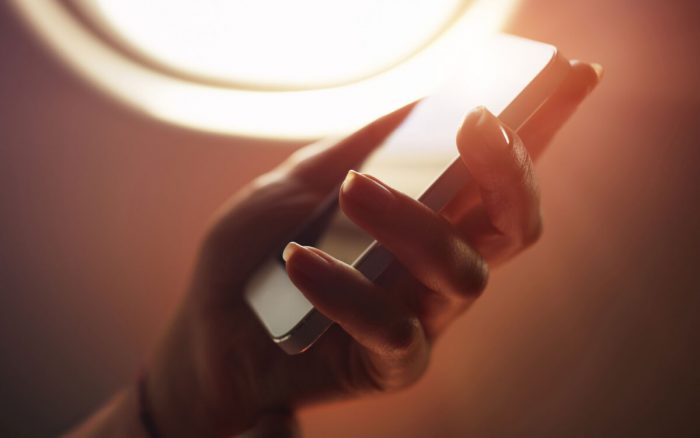 Smartphone using wireless IFE