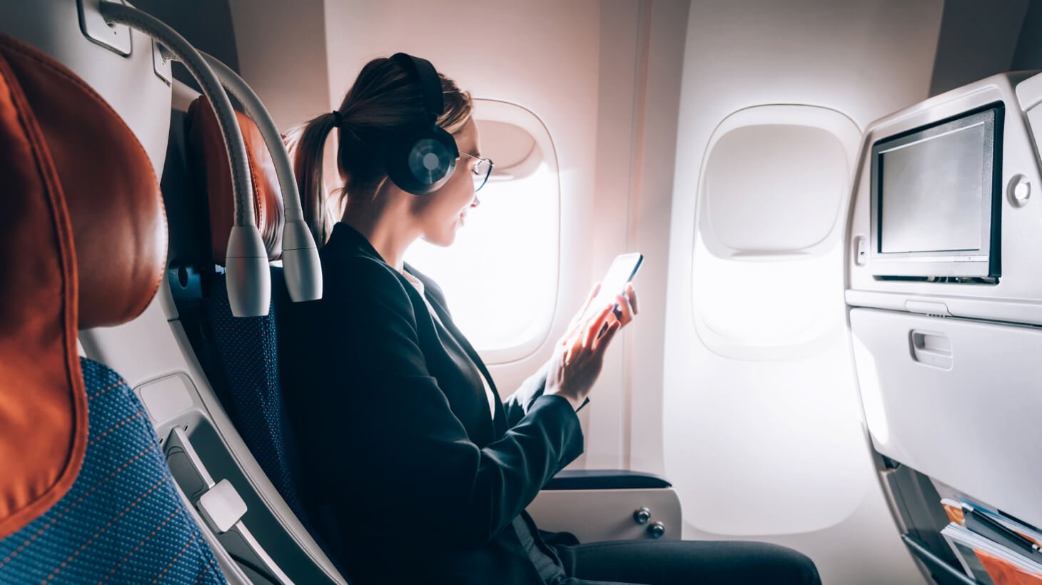 7-best-noise-canceling-headphones-business-travelers